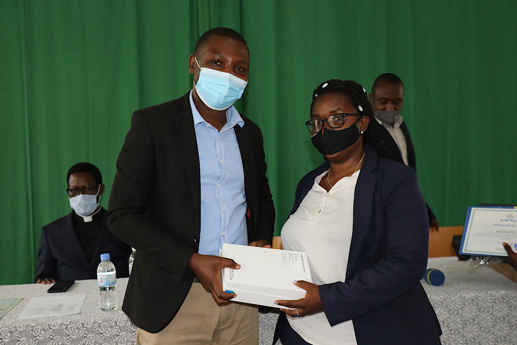 Bimenyimana Jean,Umwarimu w' Indashyikirwa ku rwego rw' Akarere